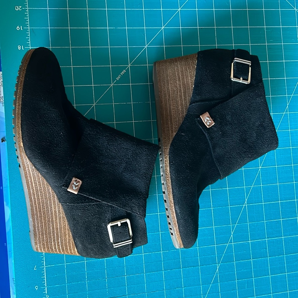 Dr Scholl’s Lifestyle Collection Black Suede Wedge shoes. Size 8